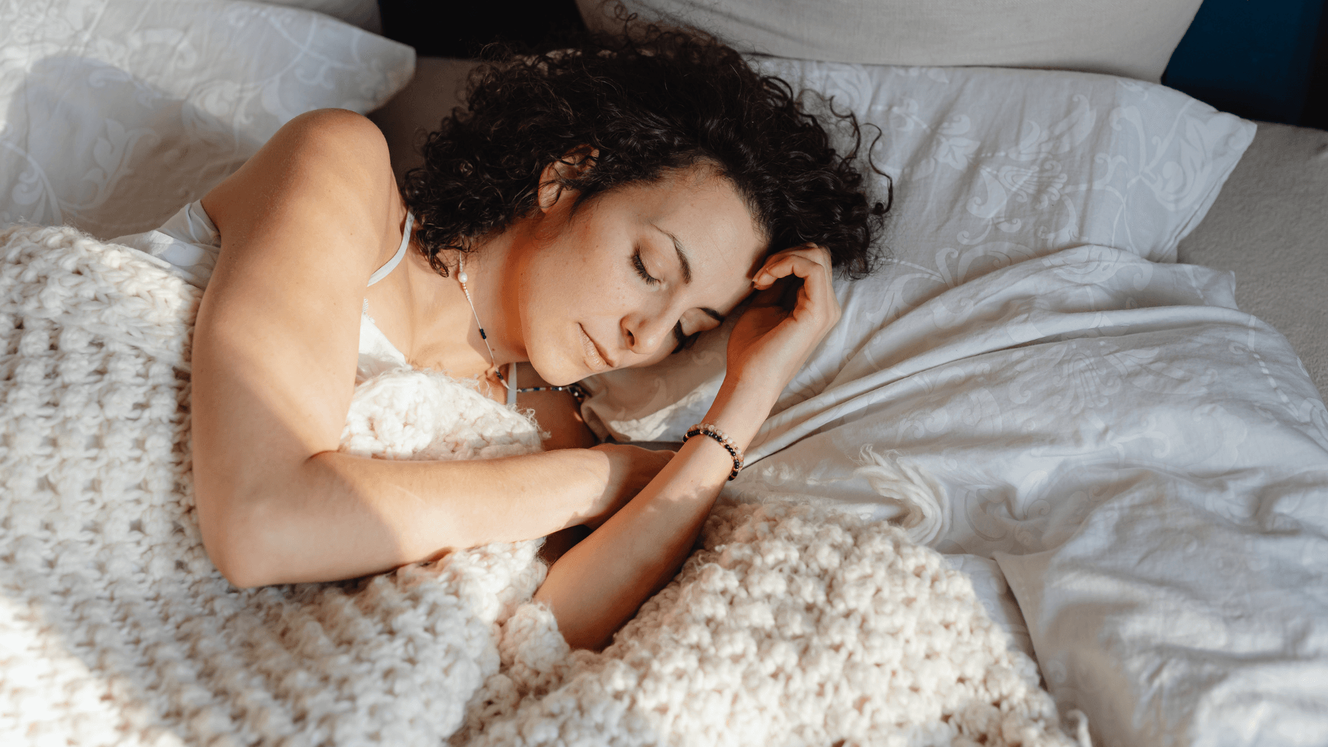 Why Can’t I Switch Off My Mind at Night? Science-Backed Solutions to Find Peaceful Sleep – OneMi